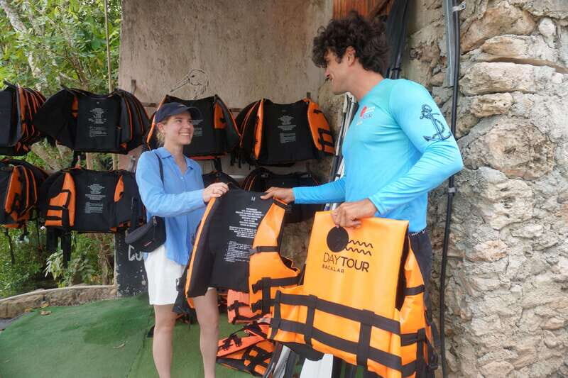 Bacalar: 3-hr Pontoon Boat Tour with Beach Club + Kayaks - The Experience and Atmosphere