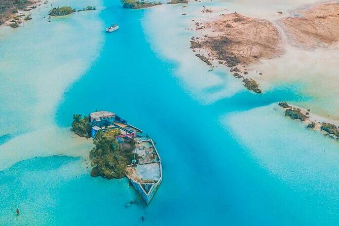 Bacalar Tour: Magical Town and Lagoon of the 7 Colors - The Enchantment of Cenote Azul