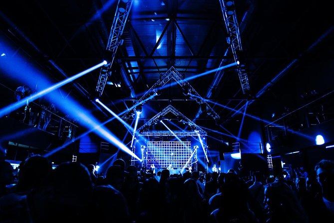 Bachelor Party Bus Club Crawl Review - Meeting and Pickup