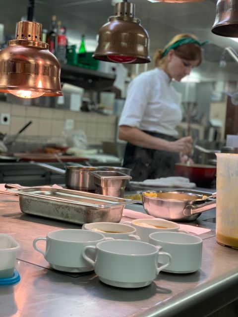 Backstage Dining Tour - Included Amenities and Surprises