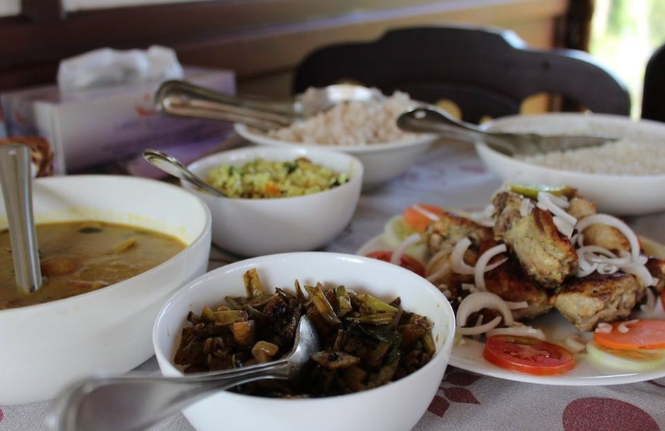 Backwater Houseboat and Fort Kochi Tour From Cochin Port - Key Points