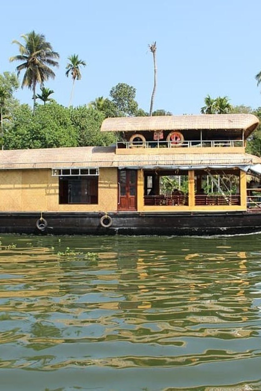 BACKWATER HOUSEBOAT TOUR FROM COCHIN PORT - Included Amenities
