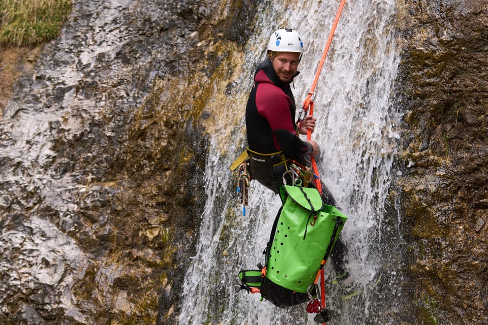 Bad Goisern: Canyoning tour for beginners & advanced canyoners in the Salzkammergut - The Sum Up