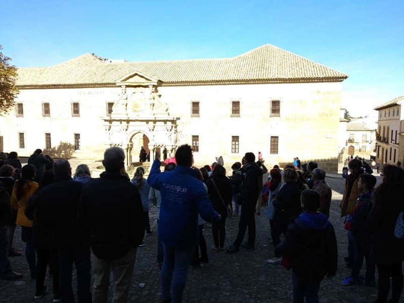 Baeza:visita guiada por casco histórico y entrada a catedral - Exploring the Historic Monuments
