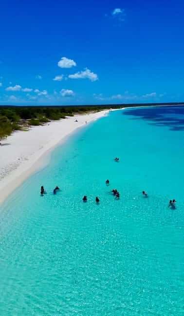 Bahía de las Águilas VIP Full Day  Private Beach, Lunch & Open Bar - The Scenery and Photography Opportunities