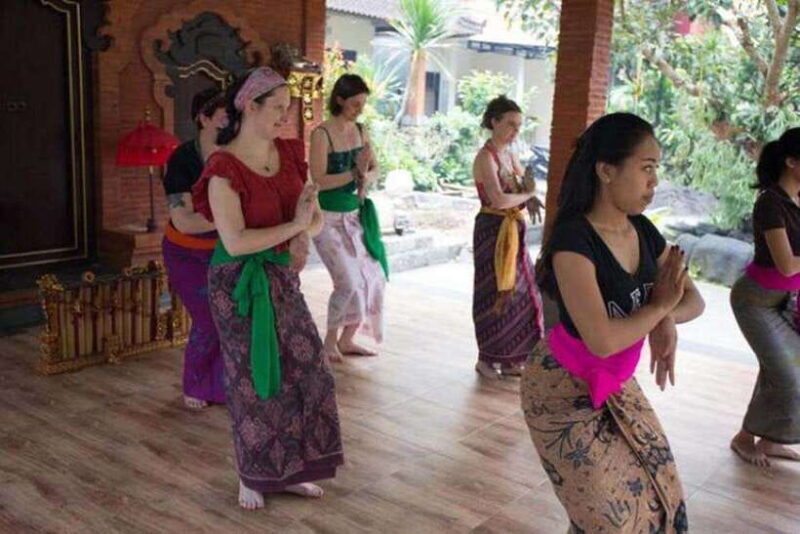 Bali : Balinese Dance Class for All Levels led by instructor - A Deep Dive into the Experience