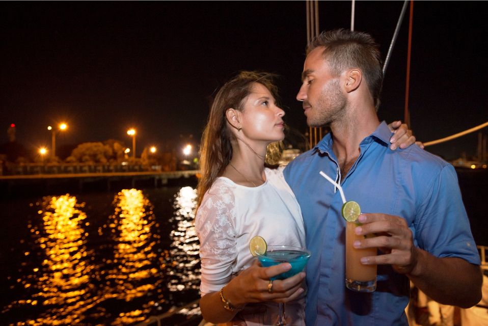 Bali Benoa: 5-Course Romantic Dinner Cruise With Live Music - Delectable 5-Course Dinner