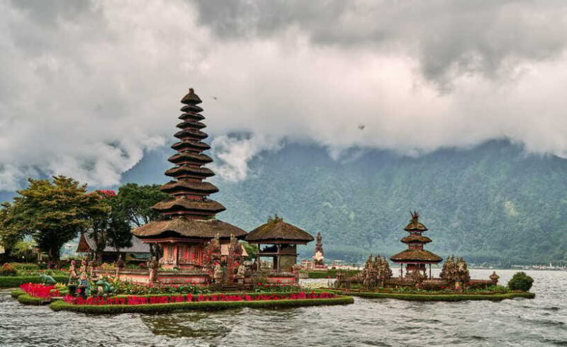 Bali: Full Day Tanah Lot, Handara Gate, Ulun Danu Beratan - The Authentic Experience