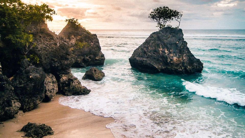 Bali: Hidden Beach Tour & Seafood Dinner With Sunset View - Seafood Dinner at Jimbaran Bay