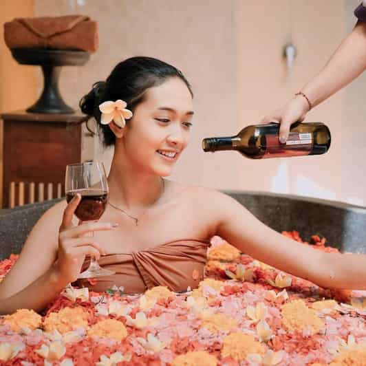 Bali: Kuta Balinese Spa, Body Scrub With Flower Bath - Foot Wash