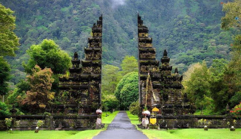 Bali: Lake Temple, Jatiluwih Rice Terrace & Waterfall Tour - Transportation and Group Size