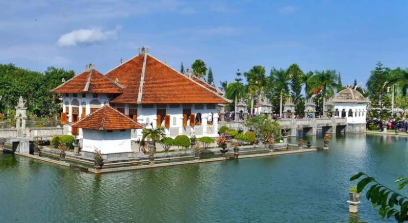 Bali: Lempuyang Temple, Tirta Gangga, and Taman Ujung Tour - Summary