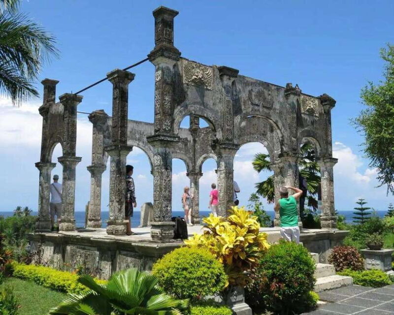 Bali: Lempuyang Temple, Tirta Gangga, and Taman Ujung Tour - Key Points