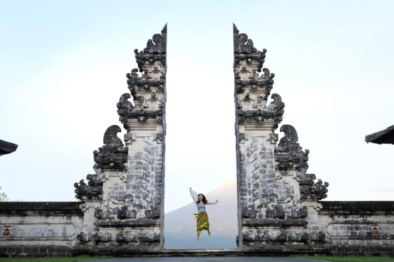 Bali: Lempuyang Temple, Tirta Gangga, and Tenganan Tour - Lunch at Warung Devassa