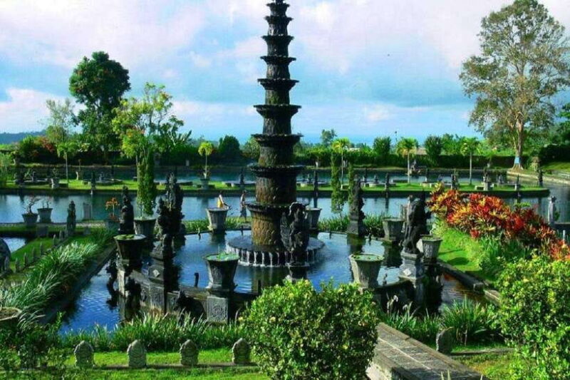 Bali: Lempuyang Temple, Tirta Gangga, Taman Ujung & Beach - Authenticity and Value
