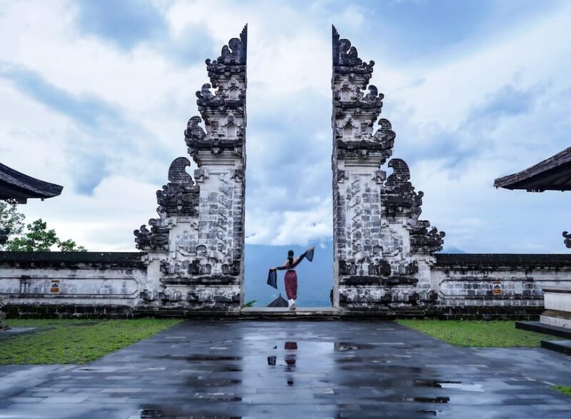Bali: Lempuyang Temple Tour With Photographer Bali - Tirta Gangga