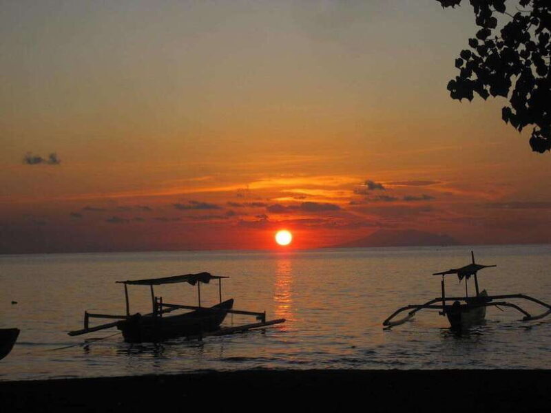Bali: Lovina Sunset Tour with Snorkeling Experience - Who Should Consider This Tour?
