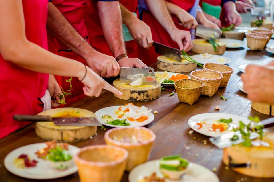 Bali: Private Balinese Cooking Class in a Family Home - Visiting the Local Market