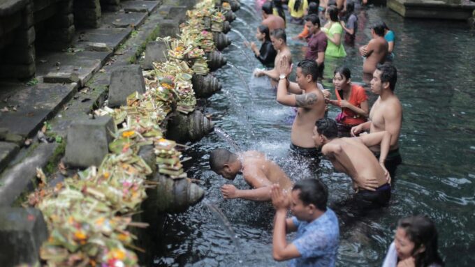 Bali: Private Sacred Temples Tour With Sunset Experience - Temples and Landmarks