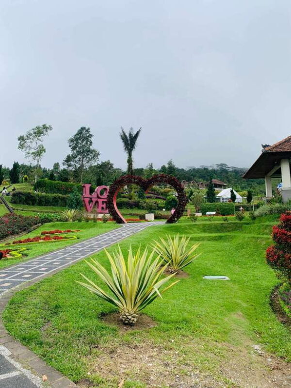 Bali: Private Tour of Jatiluwih, Ulun Danu, and Tanah Lot - An In-Depth Look at the Tour