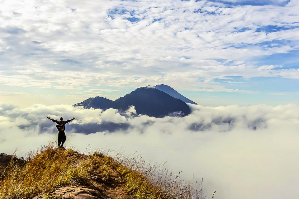 Bali: Sunrise Mount Batur Hike With Breakfast - Exclusive Mt. Batur Lounge