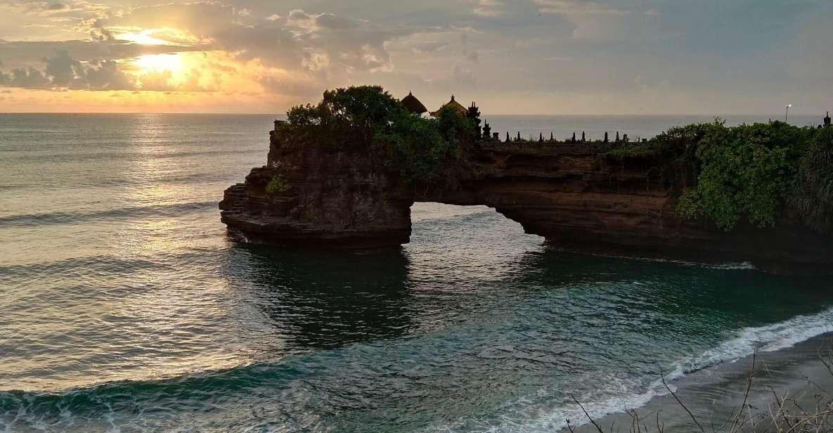 Bali Sunset: Tanah Lot Temple With Complementary Drink - Pickup and Accessibility