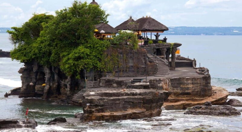 Bali: Taman Ayun and Tanah Lot Sunset Tour - Transportation and Group Size  