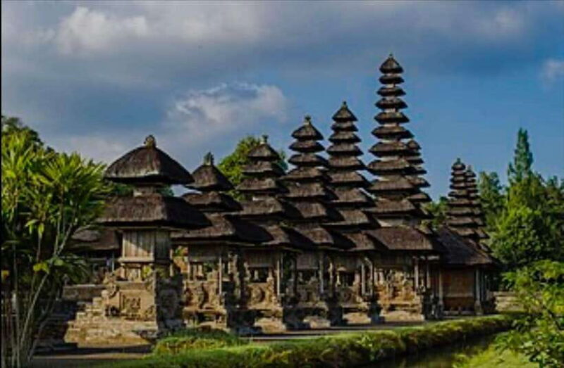 Bali: Tanah lot, Monkey Forest, Taman Ayun Sunset Tour - The Experience of the Guide