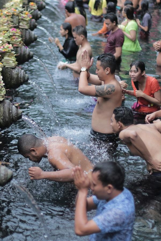 Bali: Tanah Lot, Ubud, and Waterfall Private Day Tour - Tanah Lot Temple
