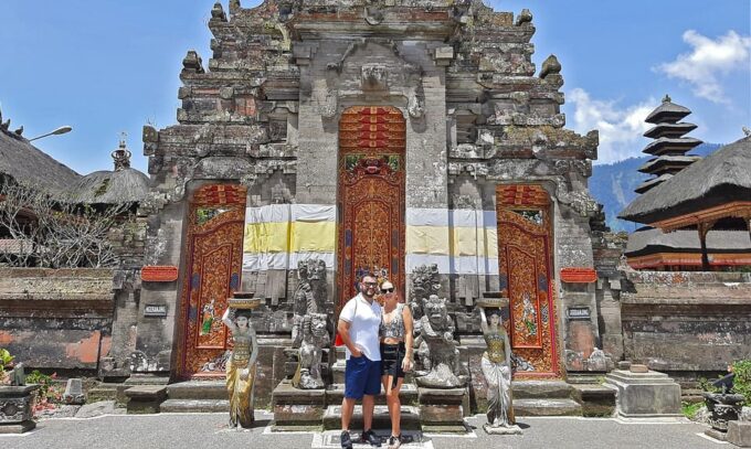 Bali: The Most Iconic Temple of Ulun Danu Beratan - Local Market Delights