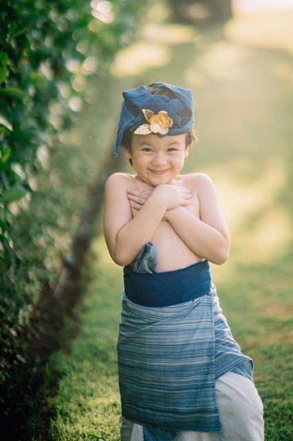 Bali : Traditional Outfit Family Photoshoot - Personalized Photography Session