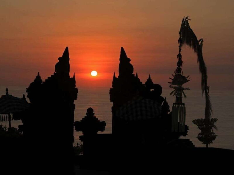 Bali: Uluwatu Temple, Kecak Dance, and Jimbaran Dinner Tour - Who Should Consider This Tour?