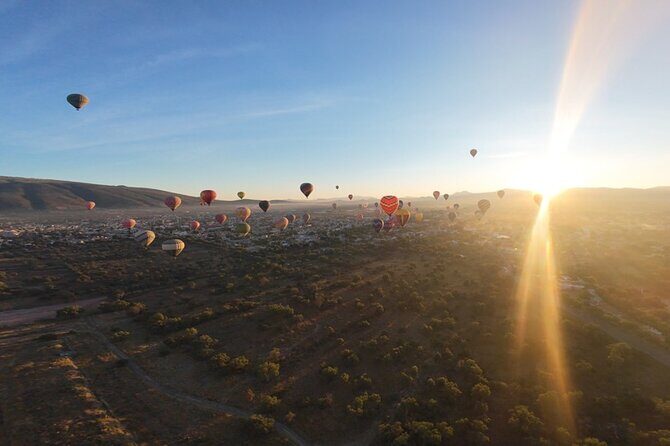Balloon flight from CDMX with Breakfast in CAVE and Pyramids - Who Will Love This Experience?