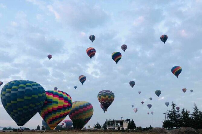 Balloon flight over Teotihuacan + Breakfast in Cueva + Transportation - An In-Depth Look at the Experience