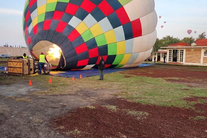 Balloon flight over Teotihuacan + Breakfast in Cueva + Transportation - Frequently Asked Questions