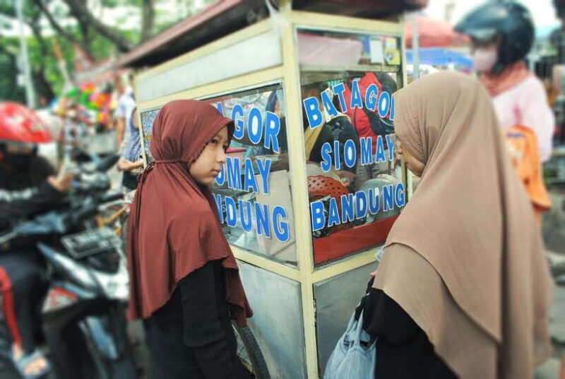 Bandung Cultural Walk: Riverfront to Market Streets - Who Should Consider This Tour?