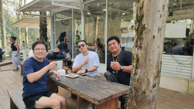 Bandung: Private Car/Van With English Driver - Customer Feedback and Ratings