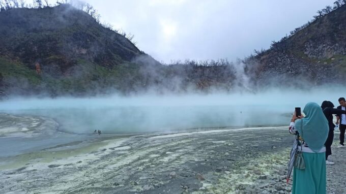 Bandung: Private Guide Follow Your Itinerary - Booking and Cancellation