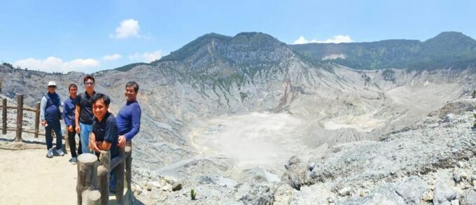 Bandung Tour : Volcano, Coffee Fields, Hot Springs Water - Coffee and Tea Plantation