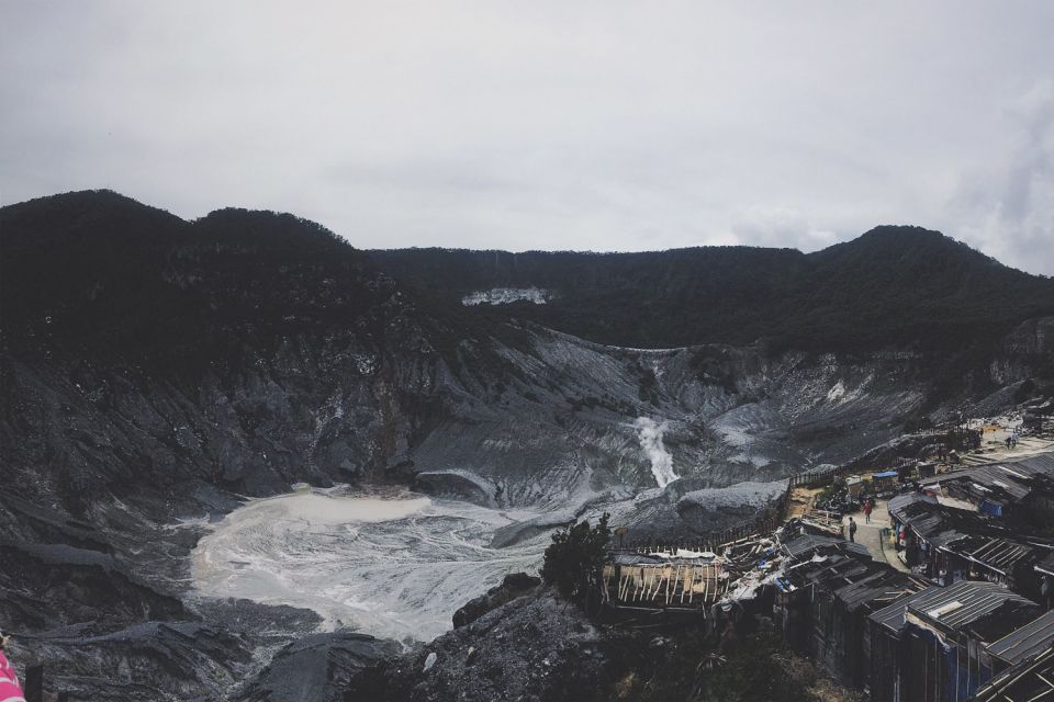 Bandung: Volcano, Hot Spring, Waterfall, Tea Plantation - Key Points