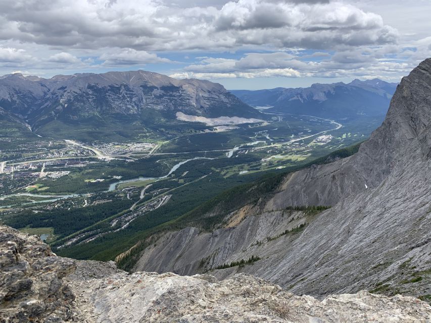 Banff: Bear Country Hiking Tour - Full Day Hike /5hrs - Recommended Packing List