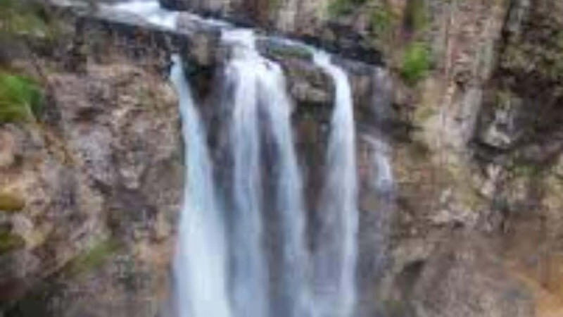 Banff: Lake Louise, Moraine, Emerald & Johnston Canyon Tour - Frequently Asked Questions