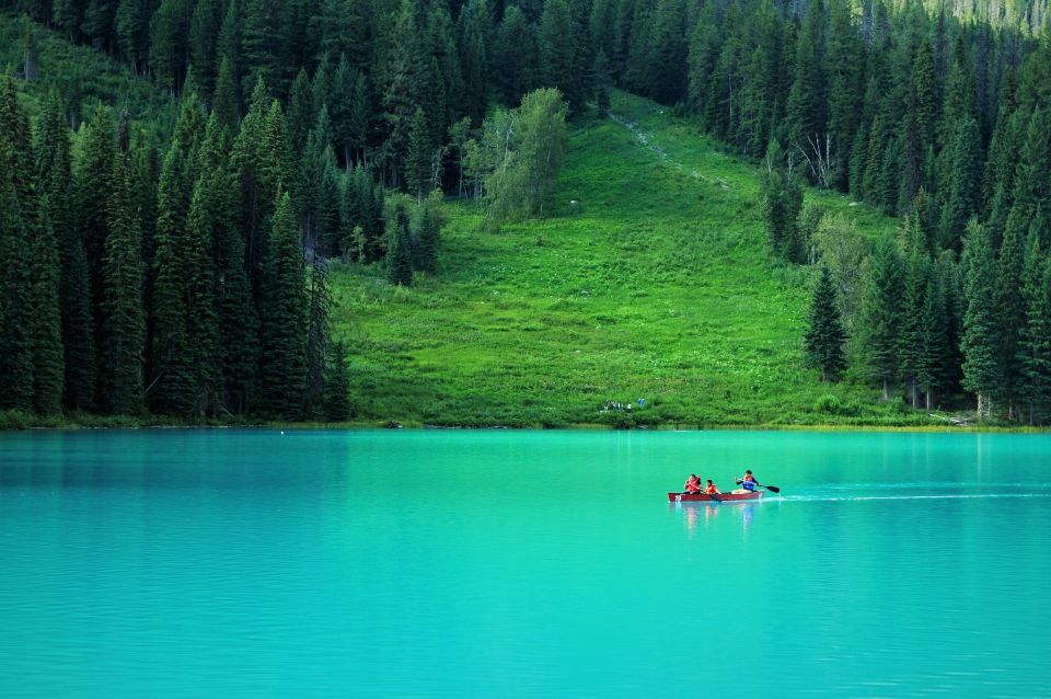 Banff: Lake Louise, Moraine Lake, and Emerald Lake Tour - Exploring Turquoise Lakes