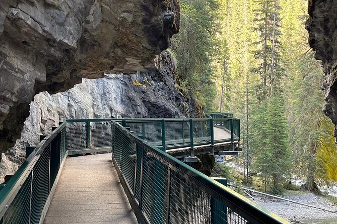 Banff National Park Tour Lake Louise and Moraine Lake by coach - An overview of what this tour offers