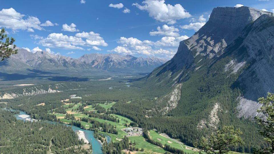 Banff or Canmore: Private Transfer to Calgary - Spacious and Comfortable Vehicle
