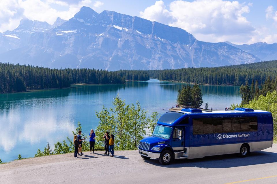 Banff: Wildlife and Sightseeing Minibus Tour - Maple Cookies and Beverages