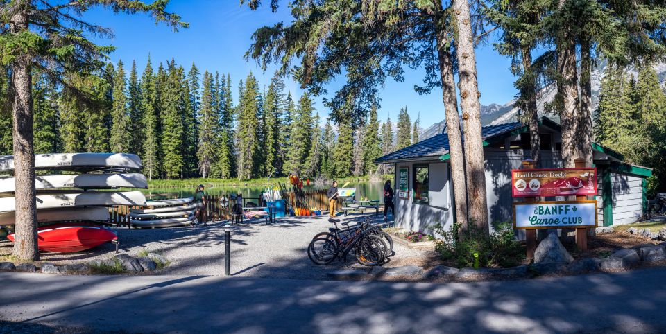 Banff: Wildlife on the Bow River Big Canoe Tour - All-Inclusive Canoe Experience