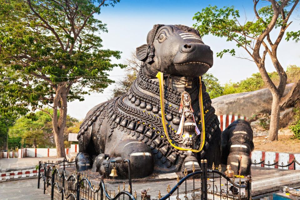 Bangalore Discovery: Temples, Markets, and Parks - Relaxing in Cubbon Park