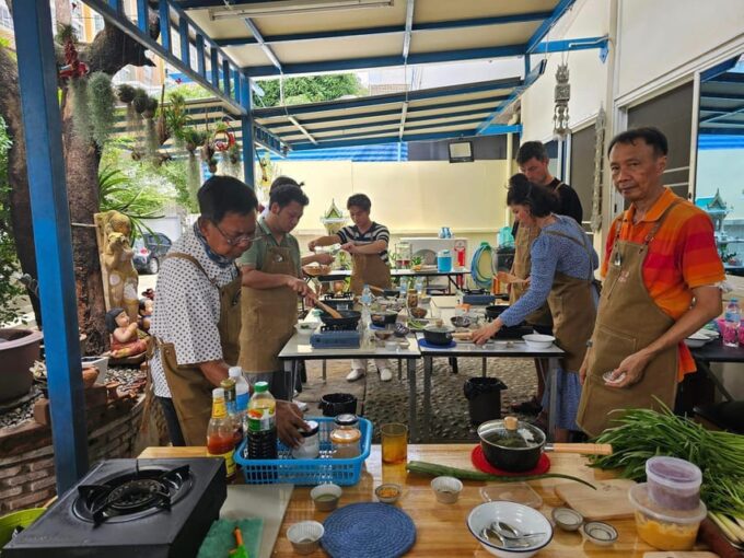 Bangkok: Afternoon Cooking Class in English - Exploring the Local Market