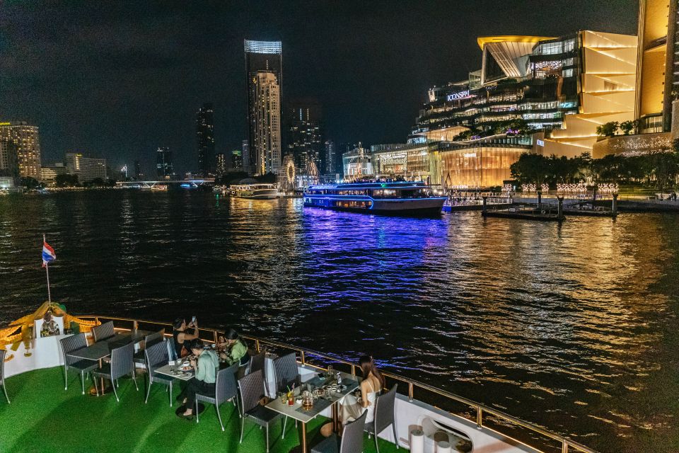 Bangkok: Alangka Luxury Buffet Dinner Cruise With Live Music - Captivating Live Music Entertainment